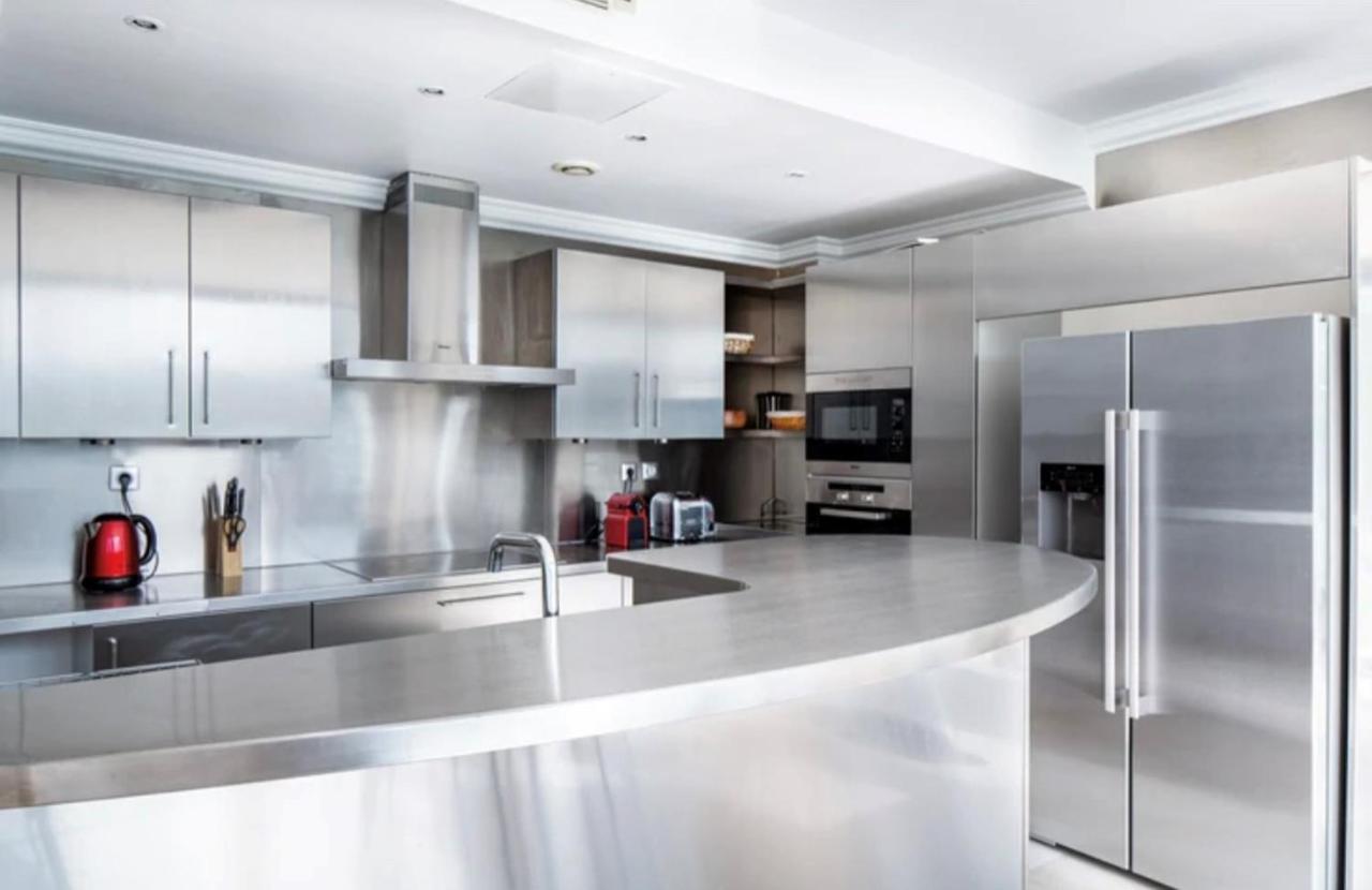 Appartement Bright 1bedroom Centrally Located With Most Beautiful Views From Seine At 10 Minutes Walking From Beaugrenelle Shopping Mall And Eiffel Tower Parijs