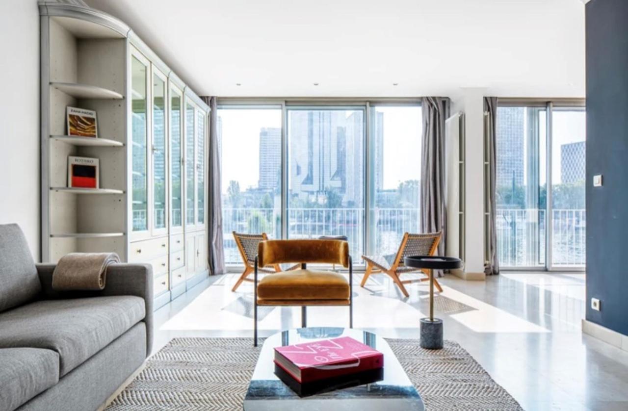 Bright 1bedroom Centrally Located With Most Beautiful Views From Seine At 10 Minutes Walking From Beaugrenelle Shopping Mall And Eiffel Tower Appartement Parijs