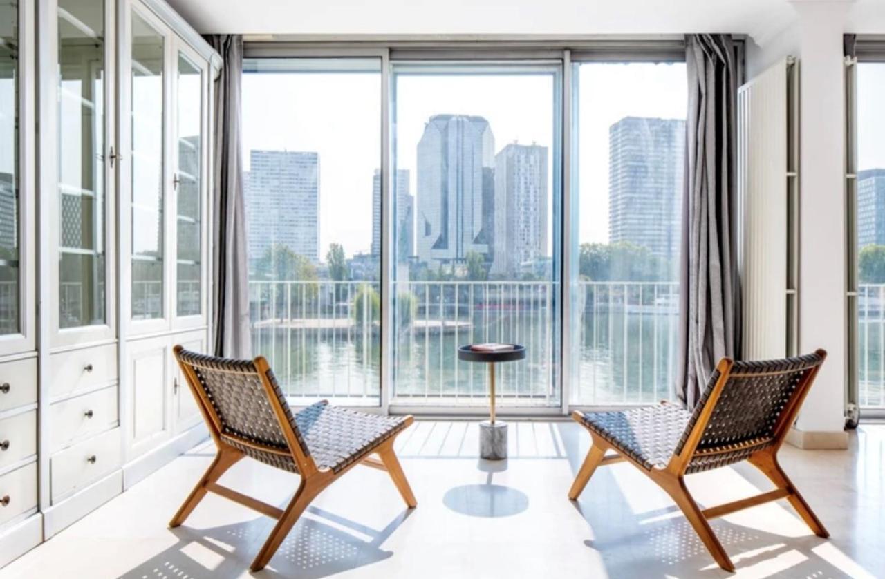 Appartement Bright 1bedroom Centrally Located With Most Beautiful Views From Seine At 10 Minutes Walking From Beaugrenelle Shopping Mall And Eiffel Tower Parijs