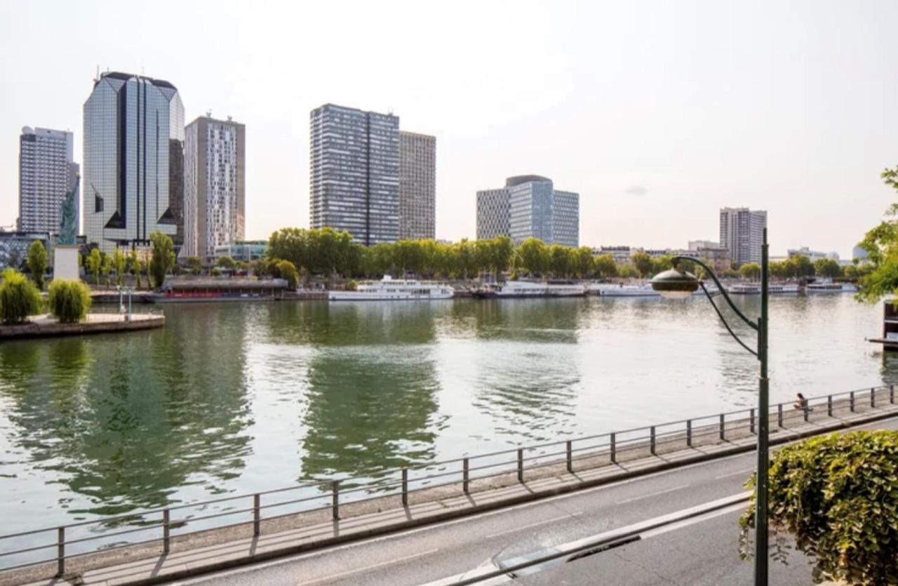 Bright 1bedroom Centrally Located With Most Beautiful Views From Seine At 10 Minutes Walking From Beaugrenelle Shopping Mall And Eiffel Tower Appartement