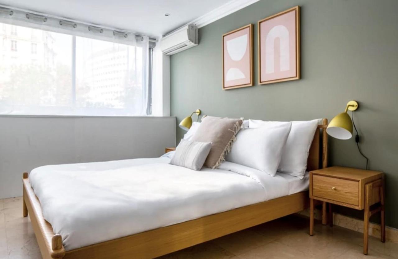 Bright 1bedroom Centrally Located With Most Beautiful Views From Seine At 10 Minutes Walking From Beaugrenelle Shopping Mall And Eiffel Tower Appartement Parijs
