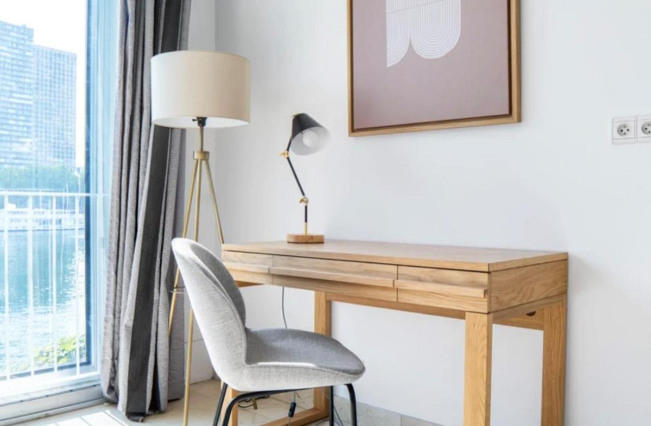 Bright 1bedroom Centrally Located With Most Beautiful Views From Seine At 10 Minutes Walking From Beaugrenelle Shopping Mall And Eiffel Tower Appartement